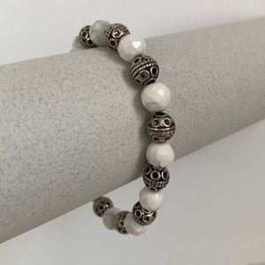 Faceted Howlite silver beaded bracelet unisex